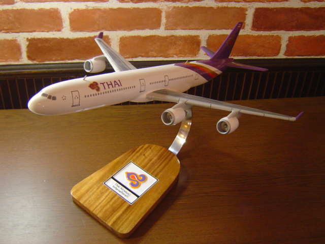 1/148 A340-600 タイ航空（エアバス）　ソリッドモデル木製航空機模型