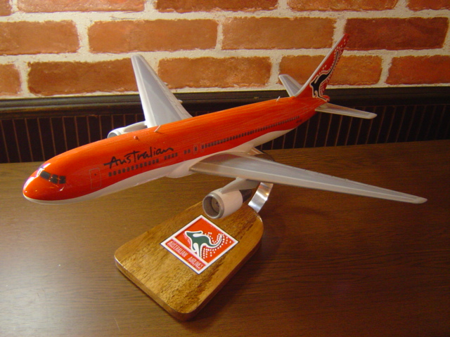 1/120 B767-300 オーストラリアン航空 (ボーイング) 　木製模型
