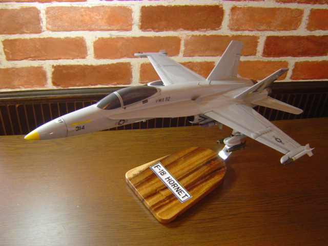 1/40 F18C（ボーイング）戦闘機ソリッドモデル木製航空機模型