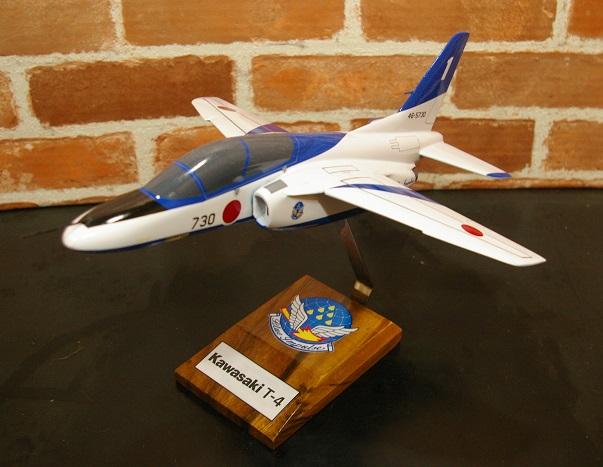 1/32　T-4 ブルーインパルス(川崎)航空自衛隊練習機ソリッドモデル木製航空機模型