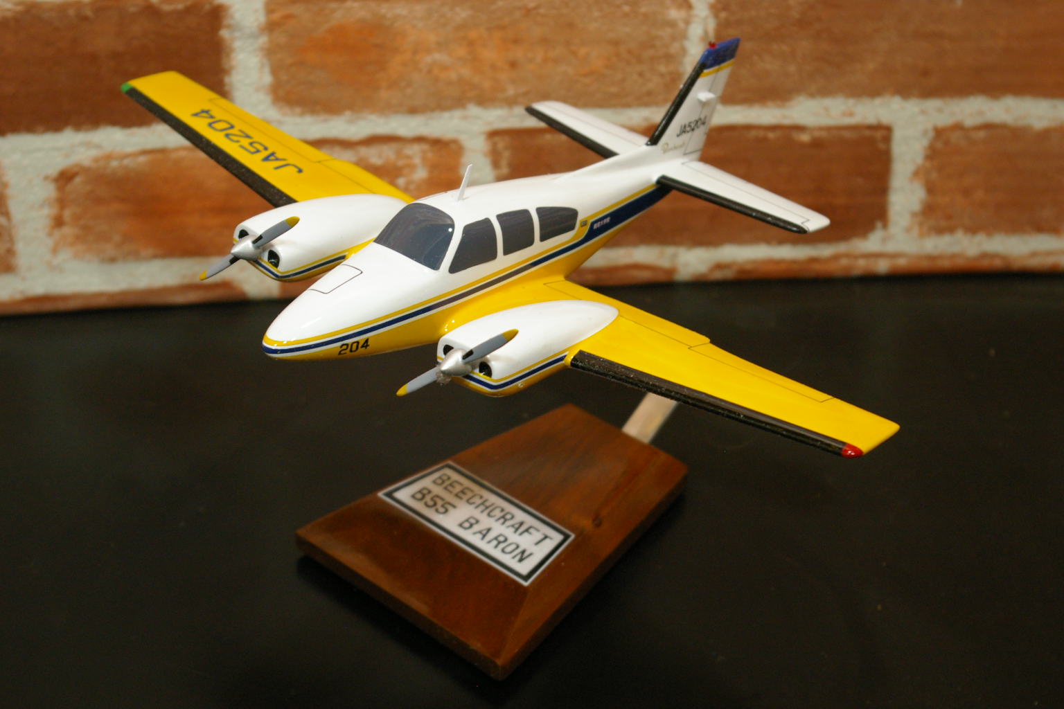 オーダーメイド予約受付中！1/30 ビーチクラフトバロンB55（ビーチクラフト）小型機　木製模型