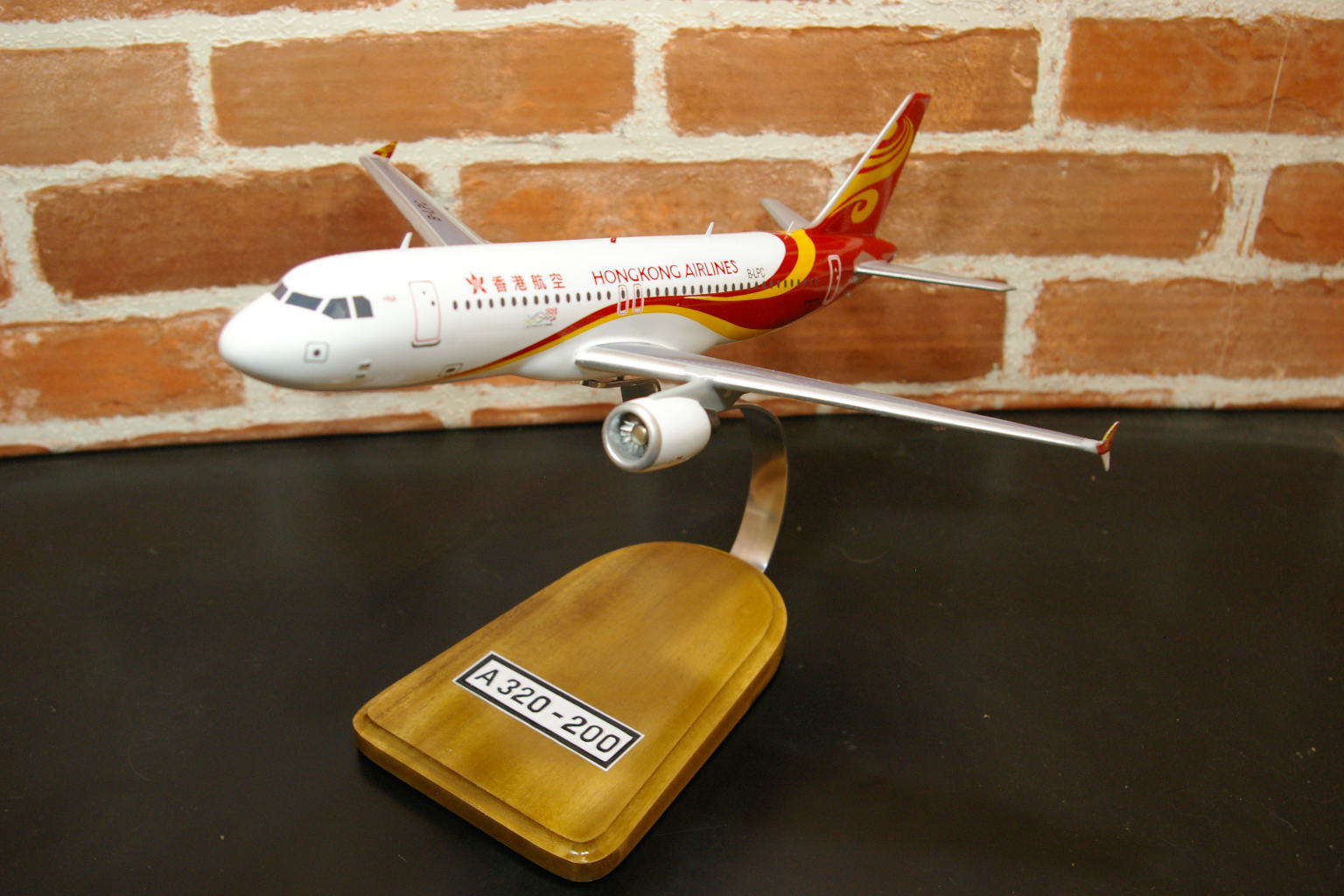 オーダーメイド予約受付中！1/82 A320-200 香港航空（エアバス）　木製模型