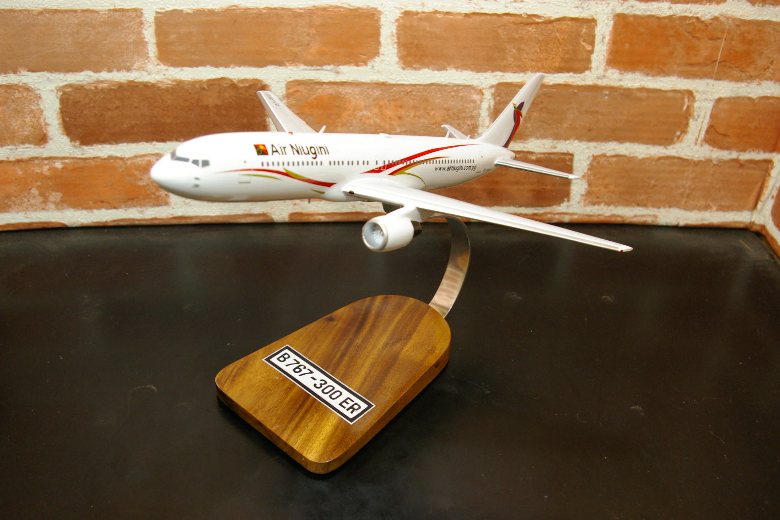 オーダーメイド予約受付中！1/144 B767-300ER エアニューギニー（ボーイング）　木製模型