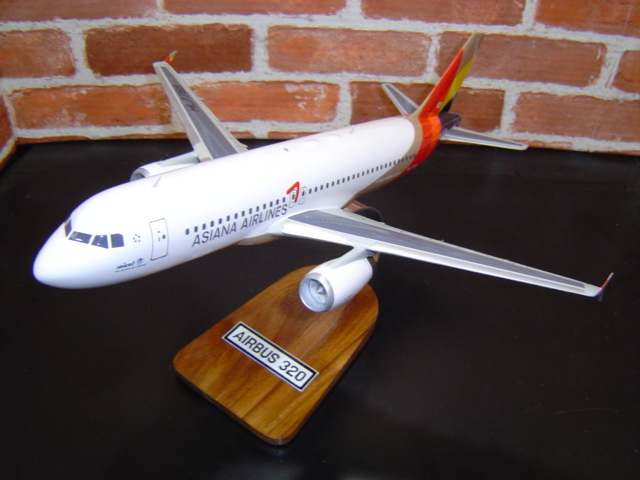 オーダーメイド予約受付中！  1/100 320-200アシアナ航空（エアバス）　木製模型