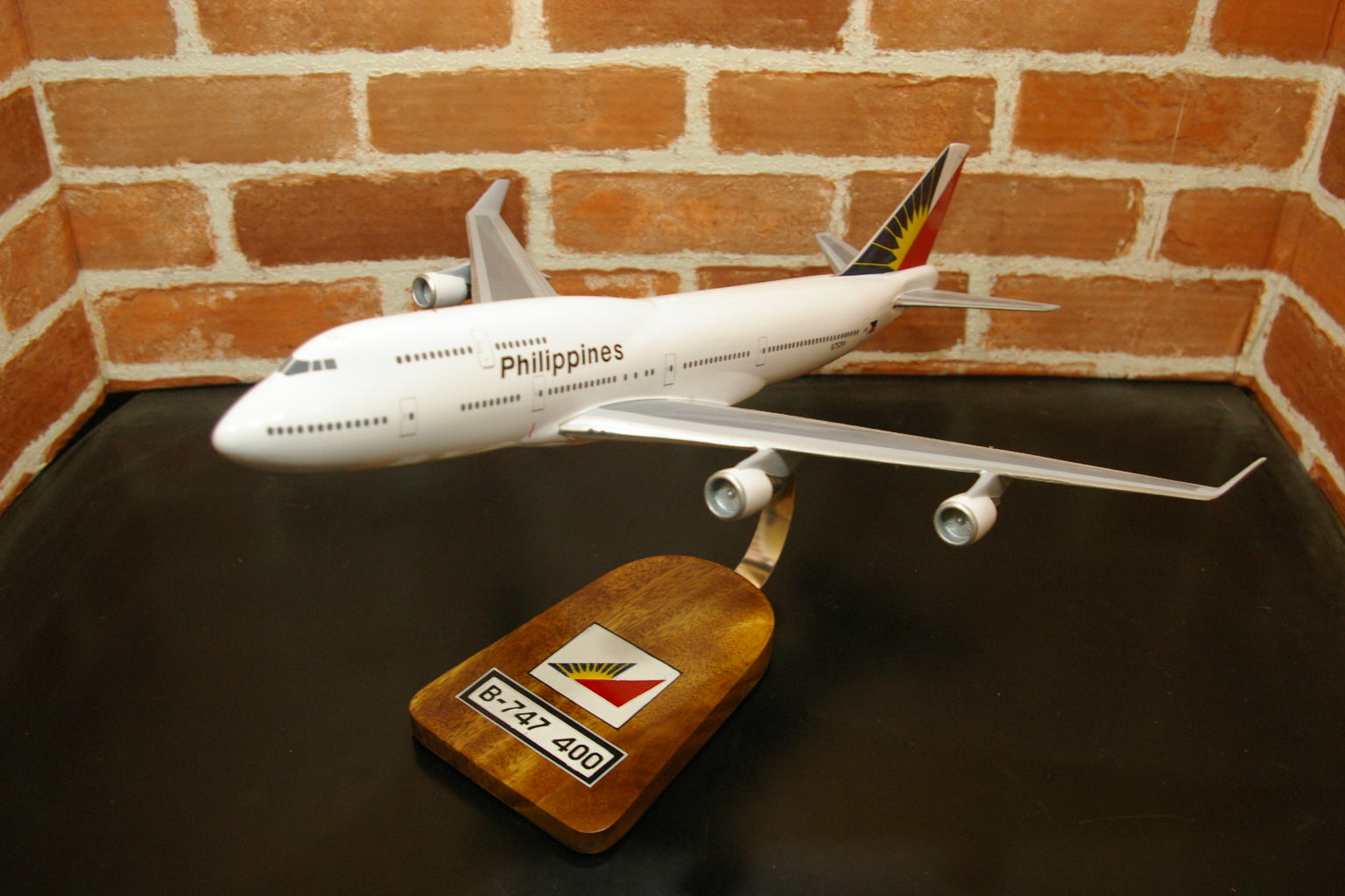 オーダーメイド予約受付中！ 1/200 B747-400 フィリピン航空(ボーイング）　木製模型