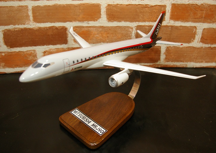 オーダーメイド予約受付中！ 1/100 MRJ-90(三菱）　木製模型