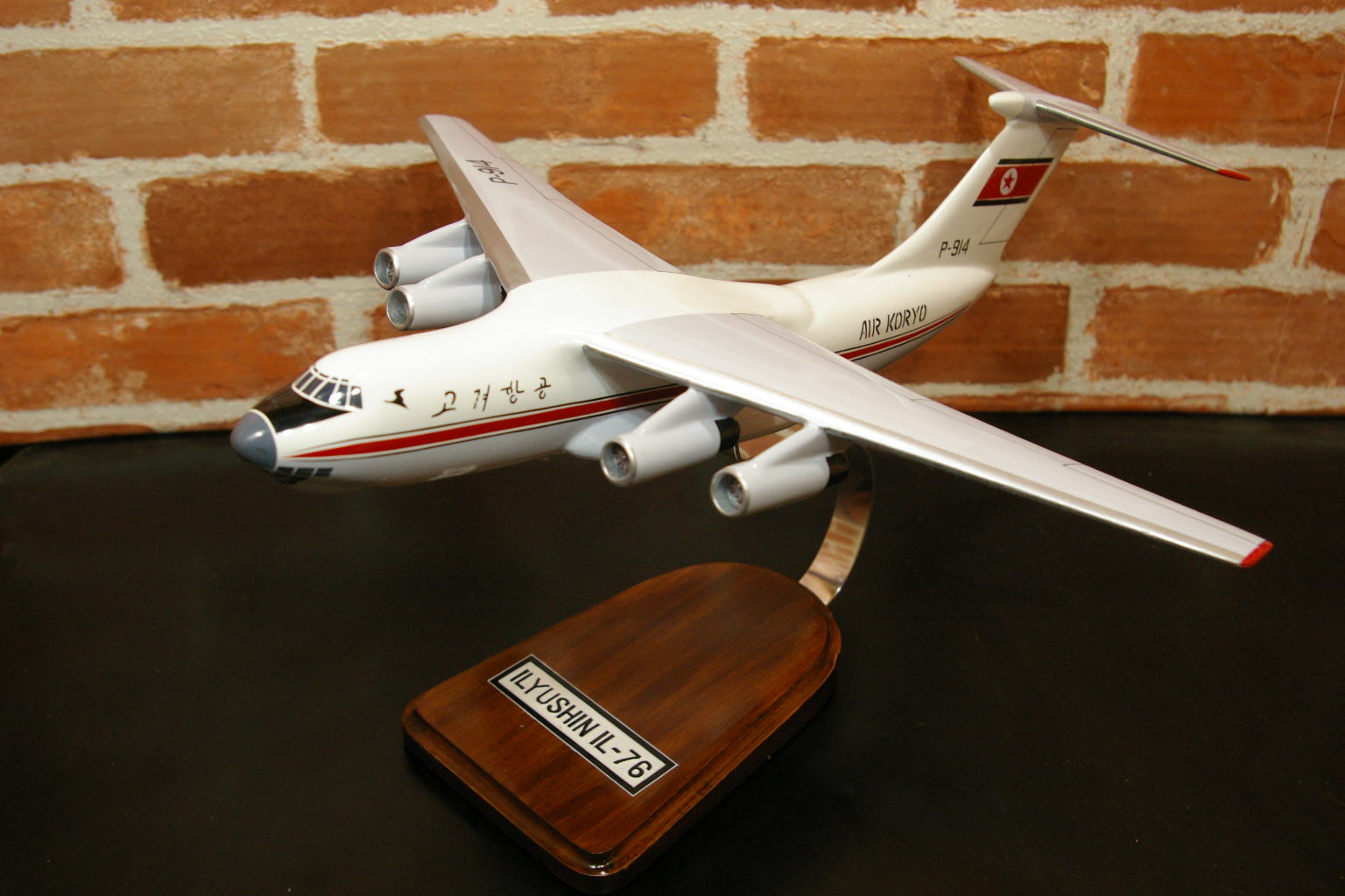 オーダーメイド予約受付中！1/100　IL-76高麗航空（イリューシン）　木製模型