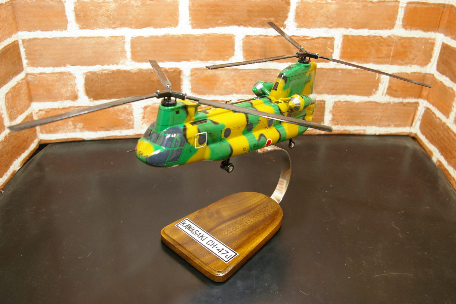 オーダーメイド予約受付中！1/72 CH47J陸上自衛隊(ボーイング）　木製模型
