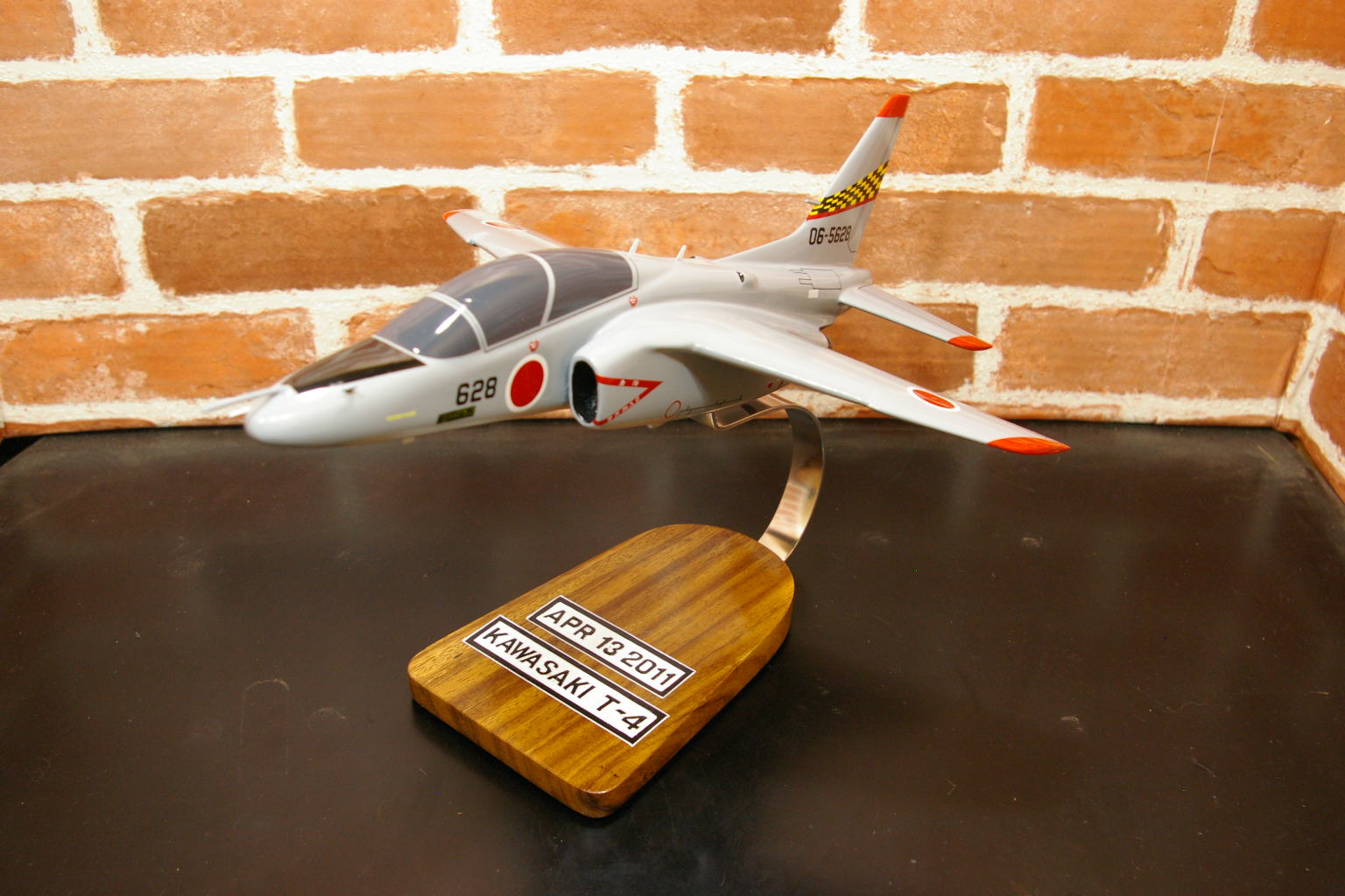 オーダーメイド予約受付中！　1/32 T-4航空自衛隊第１航空団所属機（川崎）練習機　木製模型