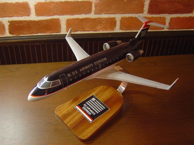 オーダーメイド予約受付中！1/72 CRJ-200 USエアウェイズ・エクスプレス(ボンバルディア）　木製模型