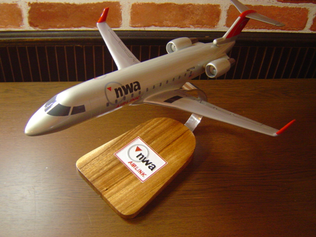 オーダーメイド予約受付中！ 1/72 CRJ-440 NWA Airlink(ボンバルディア）　木製模型