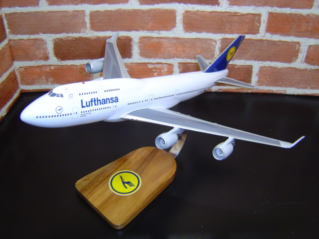 オーダーメイド予約受付中！1/200 B747-400 ルフトハンザ航空（ボーイング）　木製模型