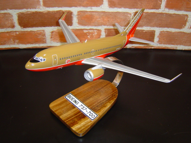 オーダーメイド予約受付中！ 1/100 B737-700 サウスウエスト航空（ボーイング）　木製模型