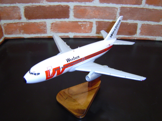 オーダーメイド予約受付中！1/100 B737-300ウェスタン航空（ボーイング）　木製模型