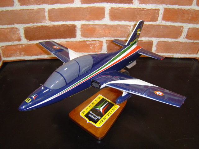 オーダーメイド予約受付中！ 1/32 MB-339PANフレッチェ・トリコローリ(アエルマッキ）　木製模型
