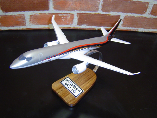 オーダーメイド予約受付中！ 1/100 MRJ-90(三菱）　木製模型