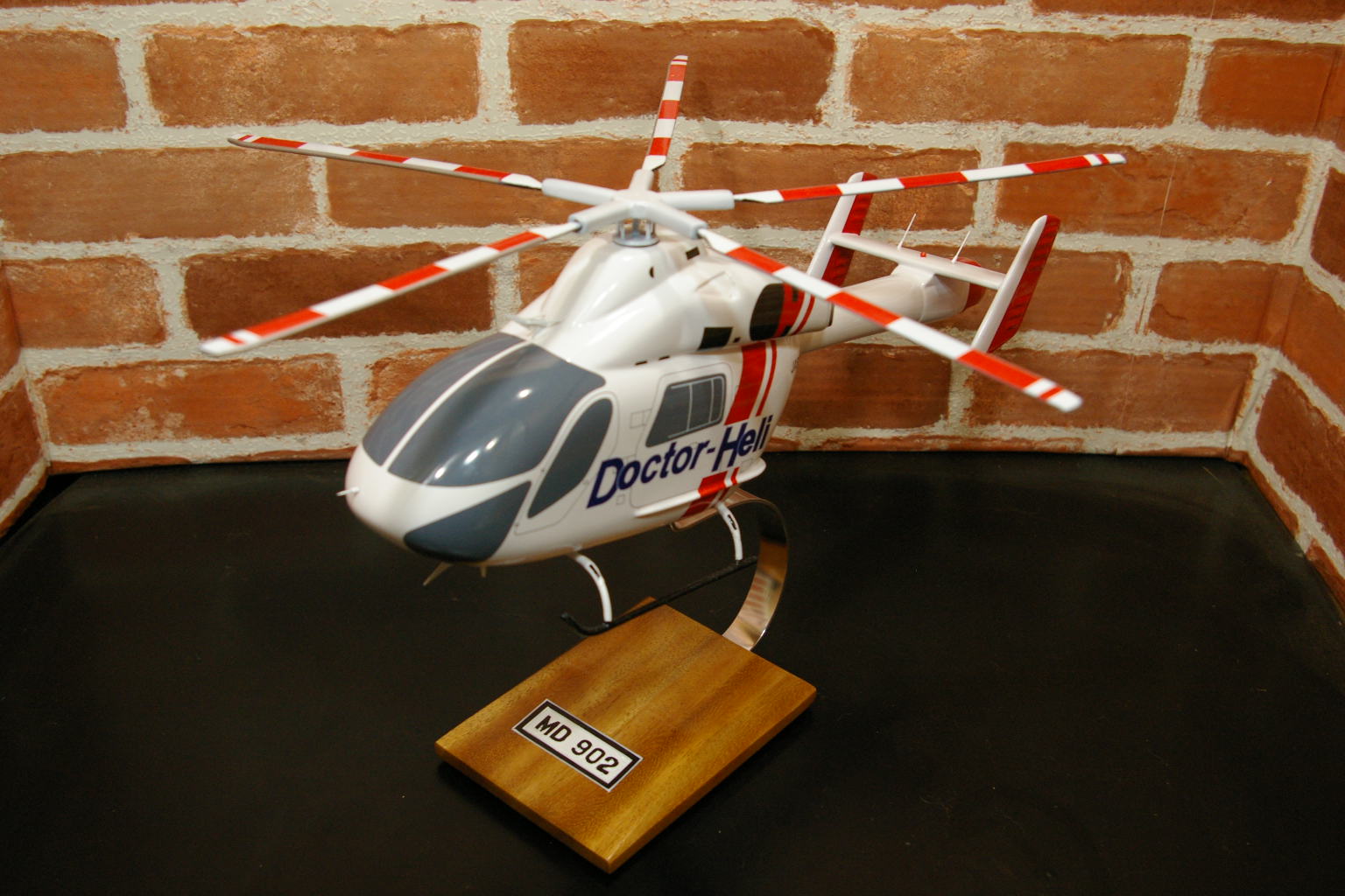 オーダーメイド予約受付中！1/32 MD902エクスプローラー(マクドネル・ダグラス)　木製模型