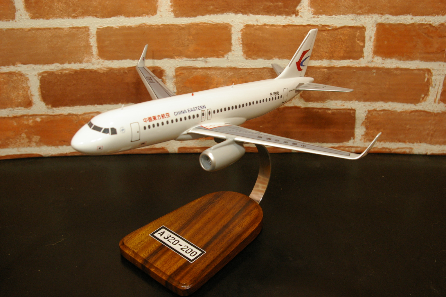 オーダーメイド予約受付中！ 1/100 A320-200 中国東方航空(エアバス）　木製模型