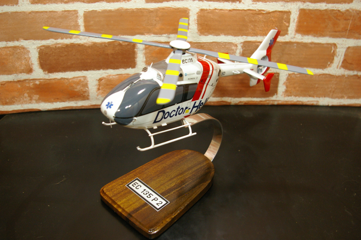 オーダーメイド予約受付中！ 1/32 EC135P2　（ユーロコプター）　木製模型
