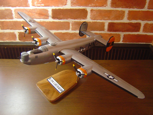 オーダーメイド予約受付中！1/100 B-24 リベレーター(コンソリデーテッド)　木製模型