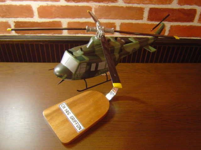1/48 CH-146 グリフォン(ベル)　木製模型