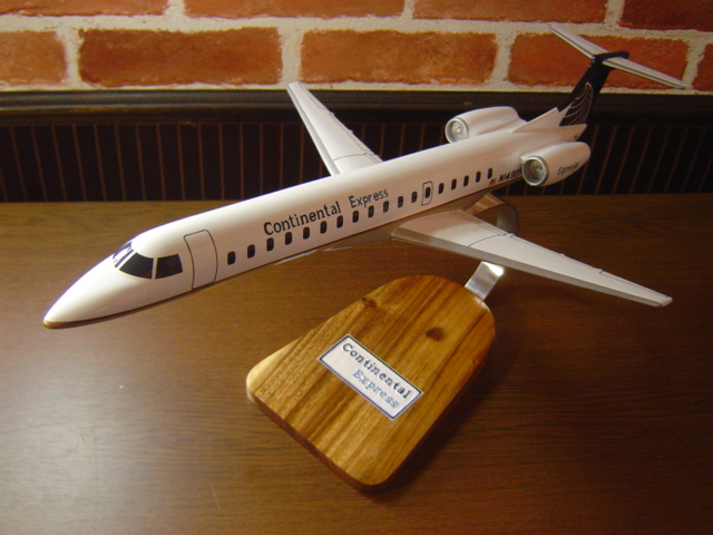 オーダーメイド予約受付中！ 1/72  ERJ-145コンチネンタル・エクスプレス(エンブラエル)　木製模型