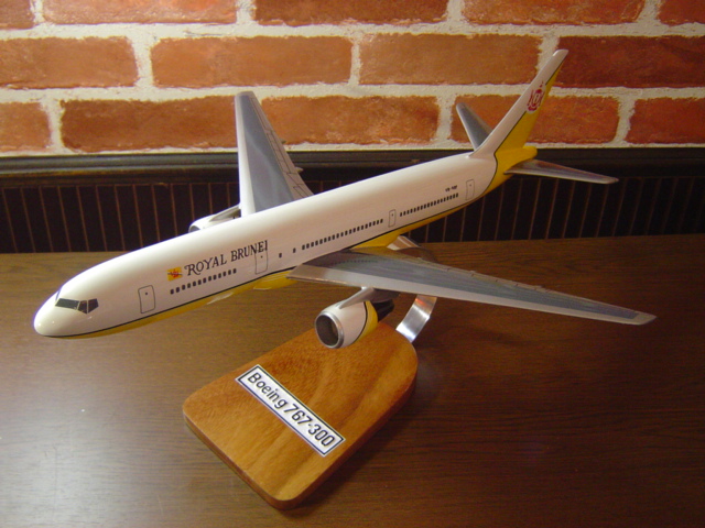 オーダーメイド予約受付中！1/144 B767-300 ロイヤルブルネイ航空(ボーイング)　木製模型