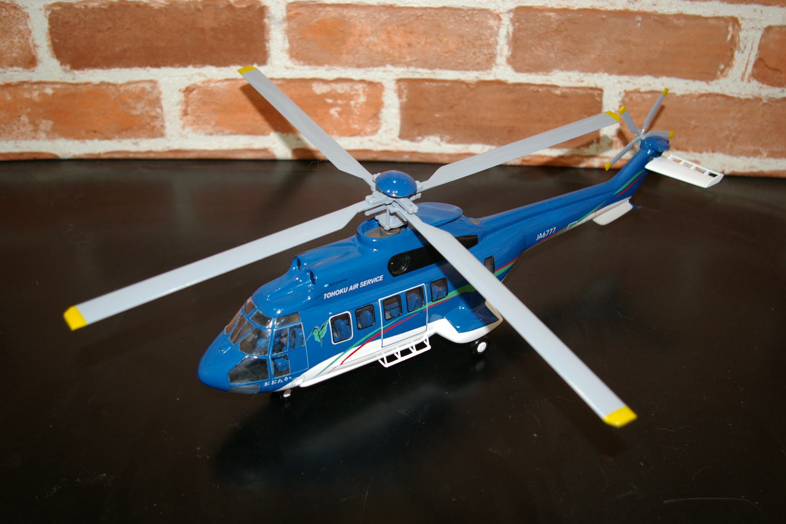 オーダーメイド予約受付中！ 1/48 AS332 L1 シュペルピューマ(ユーロコプター)　木製模型