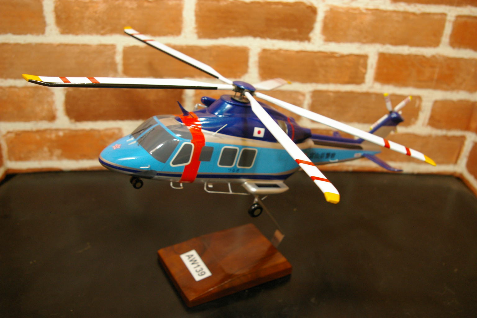 オーダーメイド予約受付中！ 1/48 AW139 富山県警察「つるぎ」(アグスタウェストランド)　木製模型