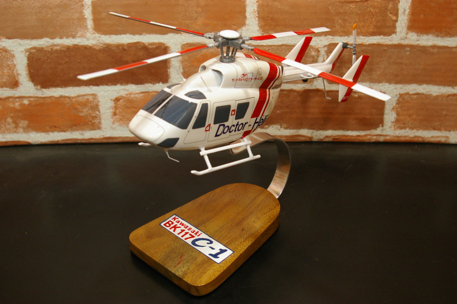 オーダーメイド予約受付中！ 1/32 BK117 C-1 ドクターヘリ(川崎)　木製模型