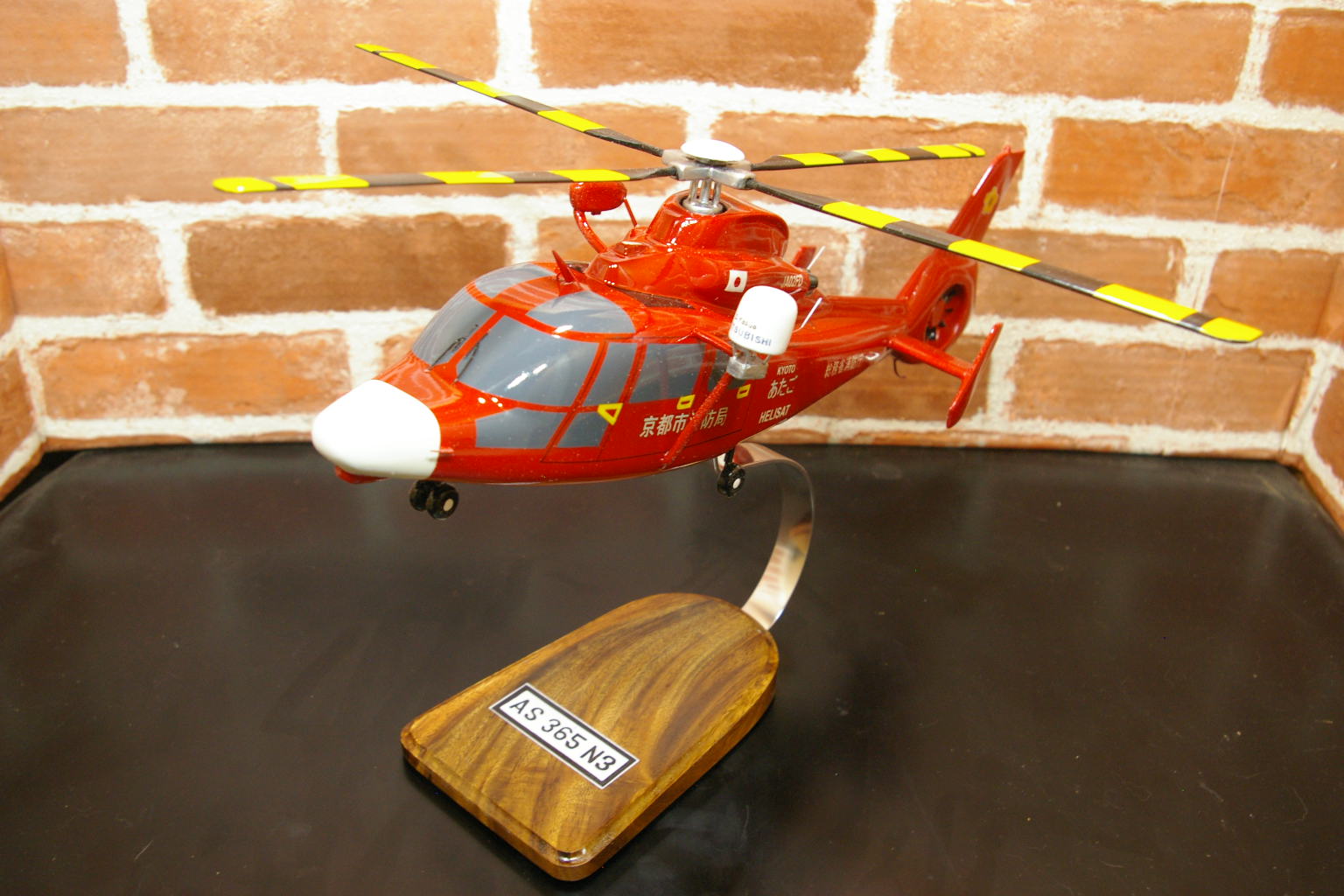 オーダーメイド予約受付中！ 1/32 AS365 N3 ドーファン II 京都市消防航空隊「あたご」(ユーロコプター)木製模型