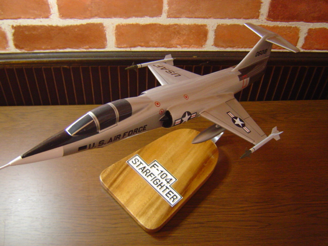 1/32 F−104 STAR FIGHTER（ロッキード）戦闘機 ソリッドモデル木製航空機模型